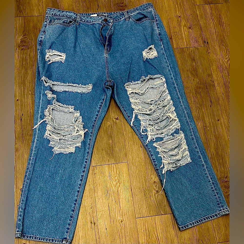 FN PLUS RIPPED BF JEANS - Picture 1 of 3